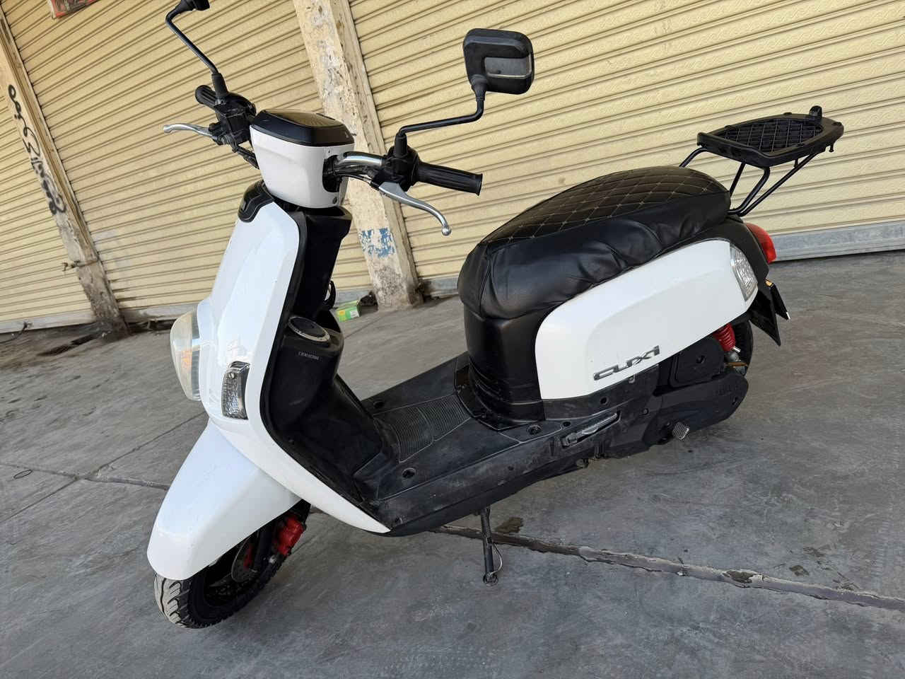 السلام عليكم ورحمة الله وبركاته 
دراجه نظيفه كلش بلاديه قبل اربع اشهر نازله رمبه 
السعر خاص او اتصل 
***********
