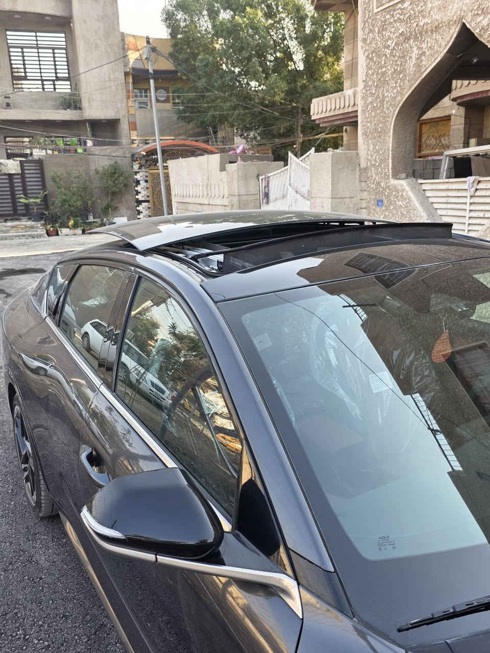 السلام عليكم k4 2025 GT 
فول مواصفات لون نفطي 
كراسي كهرباء 
داخل احمر جلد 
بنراما 
وباقي المواصفات معروفه مال فول 
محرك 2000 
ماشيه 4 الف زيرو 
حادثه مثل ماموضح بصور 
السعر 173 وبيها مجال 
مكاني بغداد الجديده 
رقم الهاتف ***********
