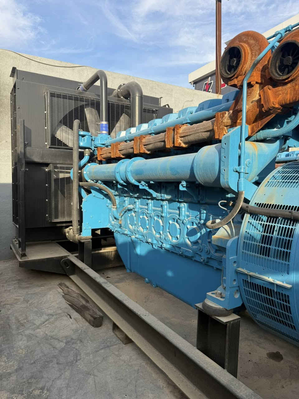 سلام عليكم 
للبيع مولده بيركنز (4008) 
ستندر ما مفتوح بلادي اوربي
توليد لوري سمر بلادي (1000) kv
العنوان أربيل // استفسار واتساب 
*********** / ***********
توصيل لجميع محافظات العراق موجود
