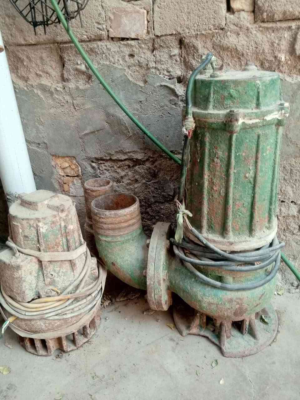 السلام عليكم ماطور ماء كهرباء عد دثنين ابو السته وابو الرابعه ابو السته يشتغل وبو الربعه عاطل لبيع ناصريه مركز***********
