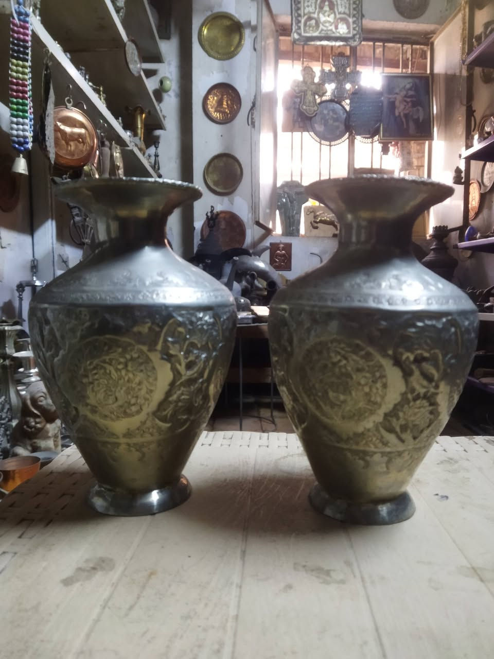 زوج مزهريات قديم شغل اصفهان نقش ناعم شغل أبرة نظافه تامه للاستفسار خاص او الاتصال  على الرقم التالي ***********اخوكم كرار الشيخ
