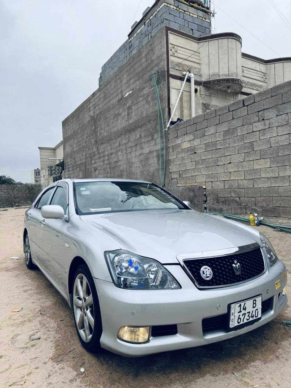 السلام عليكم شاهينه للبيع فقط رقم انكليزي جديد بصره مداور ثاني يوم بكل محافظات العراق وين يعجبك سنويه لسنة 2030
مواصفات موديل 2007 اصل بصمه  رصاصي غرفة جلد اسود 4كشنات كهرباء بالكارتون لا فطر ولا زلغ  فتحه سلايت  مكفوله كفاله عامه من الكص والضربه والصبغ والتبديل والفتح محرك  وكير كارتون
تخم تاير جديد مابيها نقص برغي 
تبريد امامي خلفي حساسات هواي مواصفات
مكاني بصره ***********
