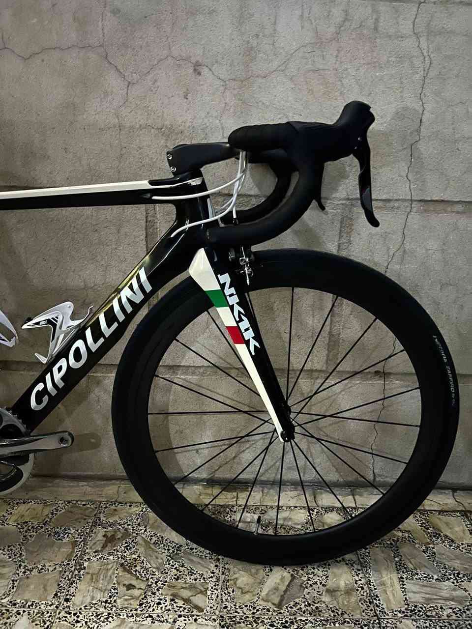 فريمم
CIPOLLINI NK1K 2019 itlay🇮🇹       ( فريم فول كاربون) 
قياس:- S (50)
                              🟢للتواصل خاص او واتساب ***********
