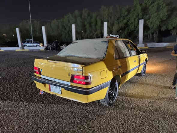 سلام عليكم 
بيجو الميس موديل 15
صدر امامي خافي جديد
شاشه  كبيه وكامره 
كهرباياته كله شغاله
تبريد ثلج ❄️ 
بيه الجاملغ الخلفي فقط
ملاحضه المكينه بيه بدايت تبغير
السياره مصفره هيه وغرامات 
تحويل ثاني يوم 
السعر ٤٠ وبيه مجال 
العنوان بغداد الرشاد 

‭+٩٦٤ ٧٧٣ ٥٦٤ ٣٨٩٤‬
