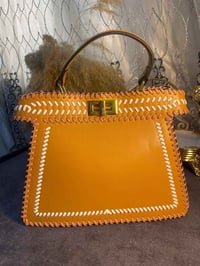 فندي • جلد طبيعي • مستخدمة