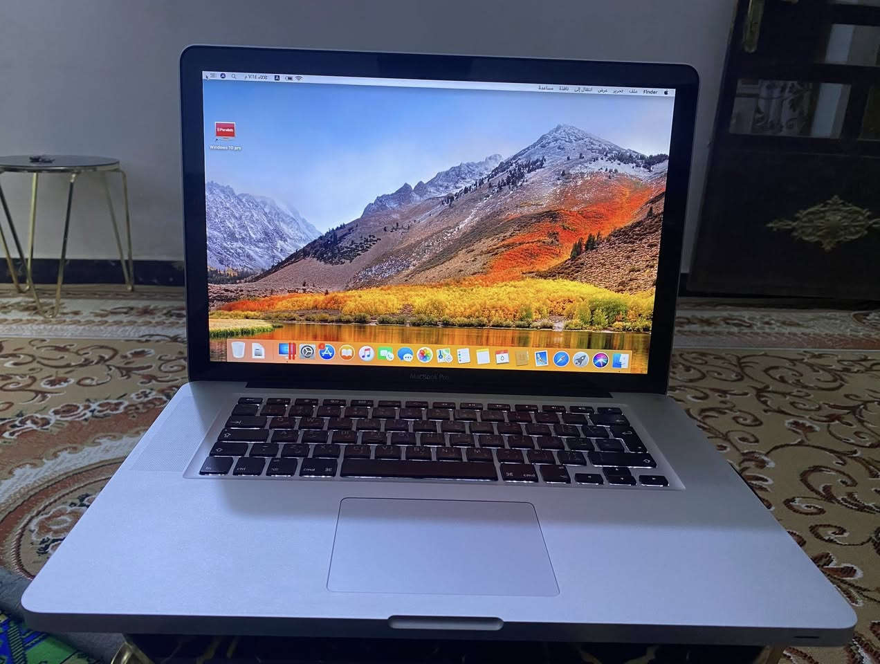 السلام عليكم 
لابتوب للبيع ابل(Mac book Pro)
تحتوي على نظامين 
1-نظام ابل .
2-نظام ويندوز 10 برو .

المواصفات :
موديل : 2010 الشكل الحديث .
intel Core i7  2,3GHz .
RAM 16 GB .
Ssd 512 GB .
كيبورد عربي إنكليزي .
مدة بقاء الشحنة يدوم 4 ساعات متواصلة .
حجم الشاشة 15,4 بوصة .

المنافذ :
منفذ USB ( 2 ) .
منفذ رام .
منفذ WiFi .
منفذ شحن مغناطيس .
منفذ سماعة .
منفذ اسبيكر .
منفذ أقراص DVD .

الملحقات :
شاحن اصلي من شركة ابل .

المكان : 
بغداد الجديدة النعيرية 

السعر :
375 الف وبية مجال .

الرقم :
***********
