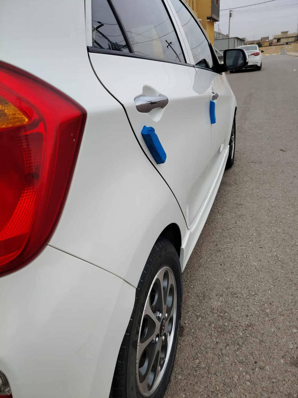 بعد التحية
كيا بيكانتو 2013 خليجي 

سنويه بسمي تحويل بسم المشتري 

السياره مكفوله كفاله عامه عده مكانين بارد بسيطات جدآ على الفحص

تخم كاير جديد صدر أمامي خلفي جديد استخدام شخصي اسبير طوارئ كامره خلفيه 

السنويه جديده لحد 2028  أرقام جديده نكليزي مابيها كل نقص تغليف ارضيه وكشنات جلد جاهزه ونضيفه 

السعر 90 وبيها مجال قليل حك الجيه المكان الصويره واسط 

***********
