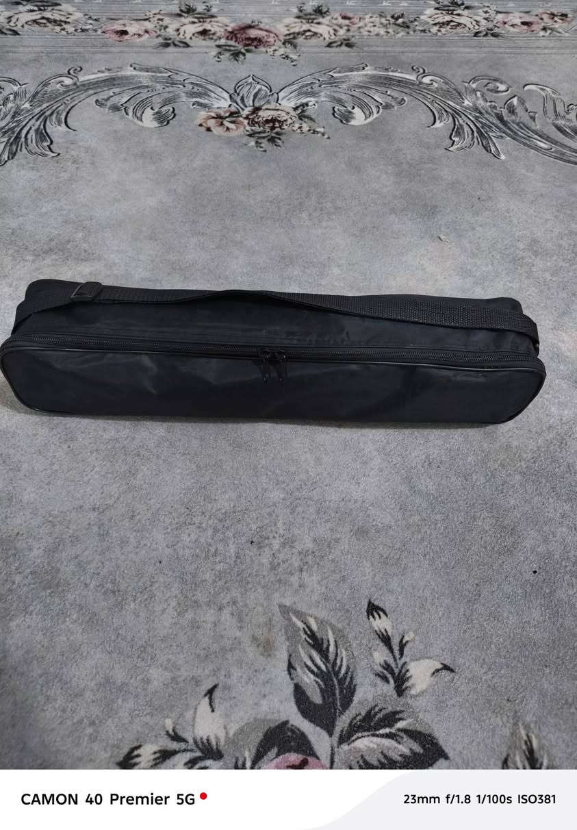 السلام عليكم
للبيع 

ستاند  كاميرا من ماركة (Tripod)  طراز Ulanzi TT31.

المادة: مصنوع من الألومنيوم والبلاستيك.

الوظائف: يعمل كحامل ثلاثي وحامل أحادي (Monopod) في آن واحد.

الرأس: مزود برأس كروي قابل للدوران (Ball Head).

الارتفاع: يصل إلى ارتفاع أقصى يبلغ 177 سم.

قدرة التحمل: يمكنه حمل كاميرات بوزن يصل إلى 4 كجم.

ارتفاعه حيل عالي وبي معيارات زئبقية ( كبان )


**إذا كنت صاحب هذا الإعلان وتريد حذفه لأي سبب، رجاءا أرسل رسالة إلى الدعم الفني**