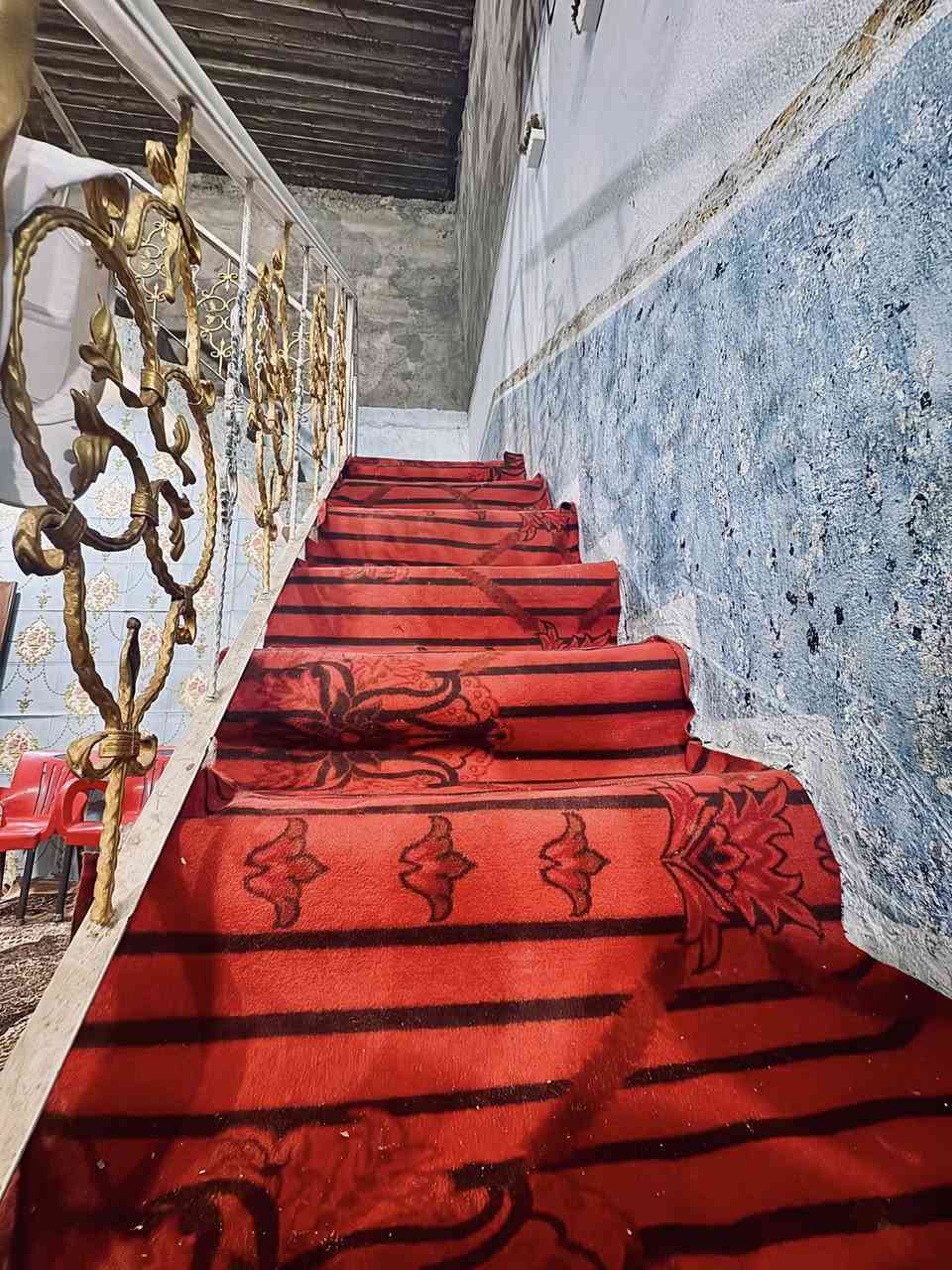 السلام عليكم
بيت مساحته 150م  بشارع النفط (حي الجوادين)بصف شارع أسواق حسين خيري قرب محل صالح أبو المولد البيت يتكون من غرفه واستقبال وصاله ومطبخ وتواليت خارجي وحمام داخلي كما موضح بل صور والفيديوهات السعر : 21 مليون بي مجال قليل وتدللون بيت نضيف ومرتب وهذا الرقم *********** اتصل أو ادخل خاص
