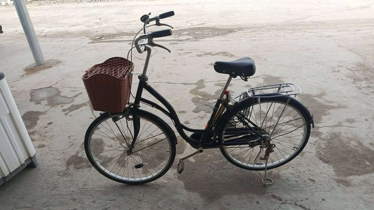 السلام عليكم بايسكل للبيع السعر 60وبيه مجال 
فقط بنجر تاير الخلفي 
الإصلاح 
***********
