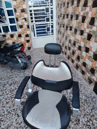 كرسي حلاقه نظيف شغال مابي اي شي  اريده ب٩٠ وبي مجال مكاني بغداد الشعلة...