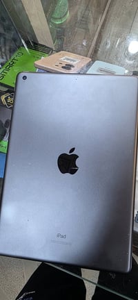 Ipad 9. 64 GB ايباد 9.  مستخدم  الجهاز ما داخل تصليح  نسبة البطارية.  ...