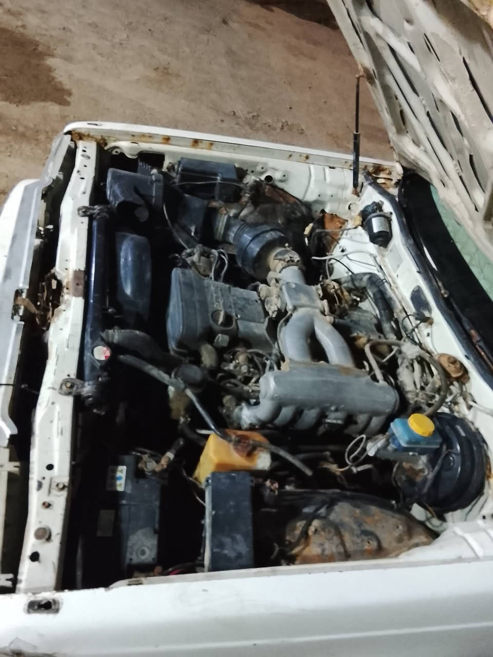 سوبر 85 للبيع مكينه وكير واكسن تخم تاير جديد باتري جديد حداديه جديده  كهربيات كلها شغاله دواخل حلوه رقم مثنى 
سعر 27 وبيها مجال 
مكان سوك شيوخ 
 للاستفسار
 ‏‪***********
***********

