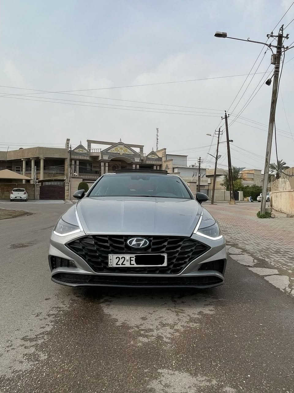 السلام عليكم سوناتا موديل 2020 وارد امريكا فوول مواصفات أعلى فئة مايحتاج اذكر مواصفاتها معروفه  محرك 1600 تيربو رقم اربيل والتحويل مباشر  السياره مصبوغه احزام اثر طخات بسيطه جدأ ونصبغت احزام عده الجنطه الخلفيه السياره جاهزه مابيها نقص ماشيه 50 مايل صور الحادث مرفوقه ويا الصور السعر المطلوب 135 ورقه سعر جدا مناسب بالعافيه ع مشتري مكان السياره بغداد ال كرخ حي الجامعه شارع الربيع للستفسار هاذا الرقم *********** وشكرا
