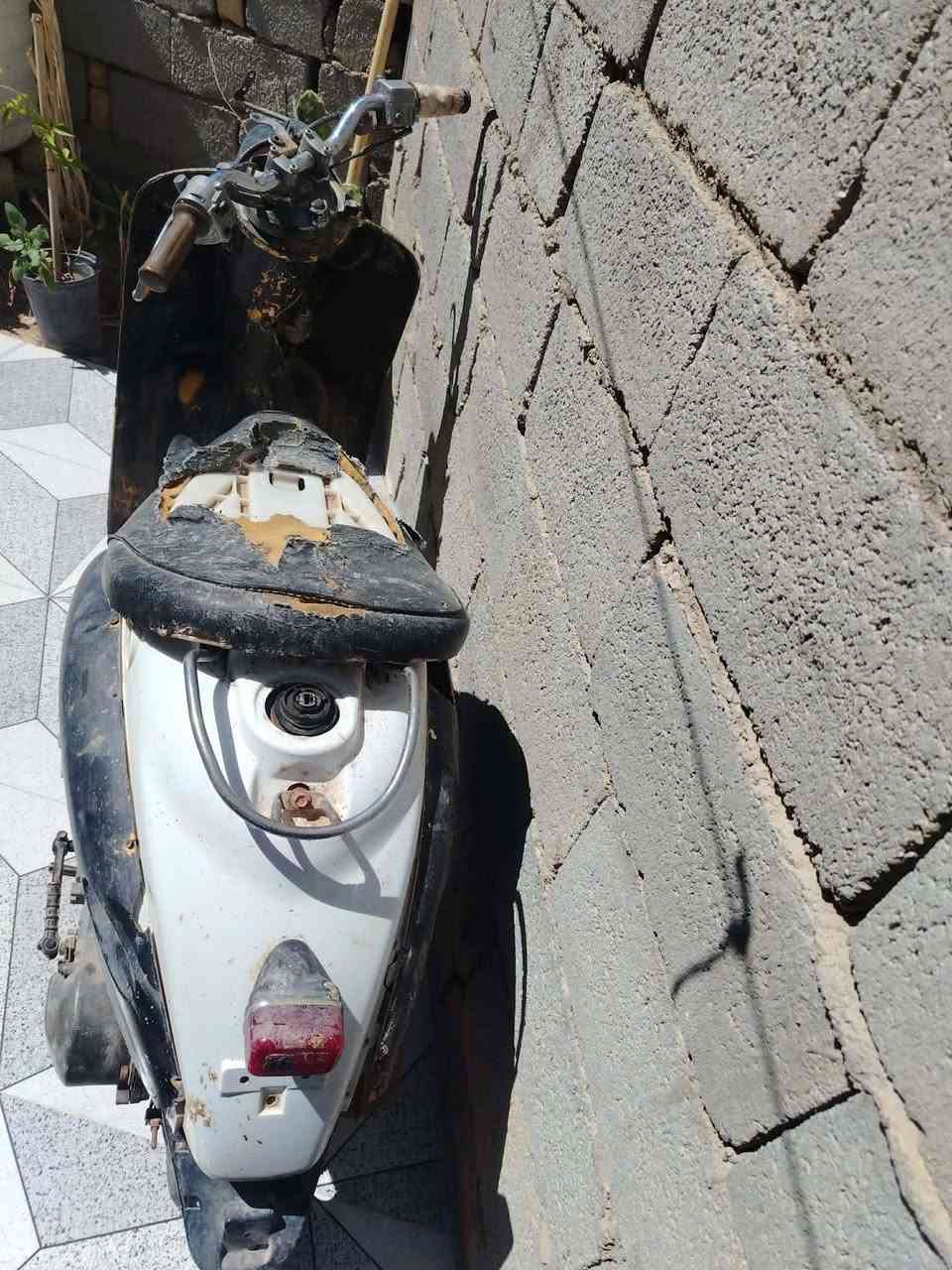 دراجة للبيع مصريه متروكه بسعر مناسب مكان ناصريه مركز *********** مو شراي لا تعبني او اذا تحتاج تفصيخ عادي ابيع
