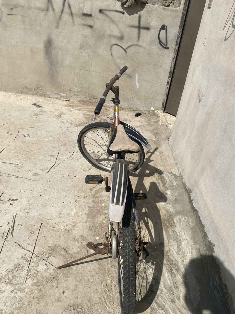 سلام عليكم 
باسكل للبيع مكاني موصل حي صدام الباسكل مابي شي عوزو بس تايات و جواب فقط السعر قيم وذا عجبني أبيعك


**إذا كنت صاحب هذا الإعلان وتريد حذفه لأي سبب، رجاءا أرسل رسالة إلى الدعم الفني**