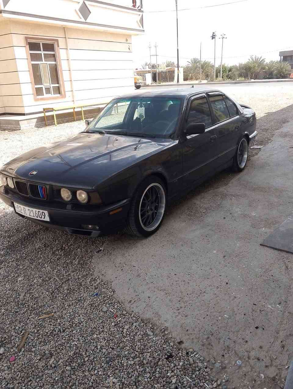 للبيع بي ام دبليو موديل 93 رقم نينوى انكليزي السياره حجم 530 محرك 8 مسكر بلادي السياره كلهه بلاديه ممصبوغه تبريد شغال كهربائيات كلهه شغاله جام يصعد ويه السنتر لوك كير اوتو مكفول ومحرك شرط بجم عريض السياره 
السعر 75 وبيهه مجال للشراي ***********
مكلف بل نشر شباب اي معلومه عل سياره ماعرف
