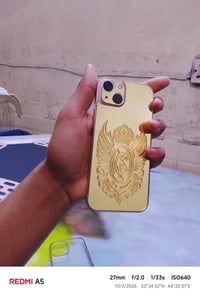 ايفون 13 عادي جهاز كلشي ما مبدل بي بطارية 65 جهاز لونة وردي غلفتة ذهبي...