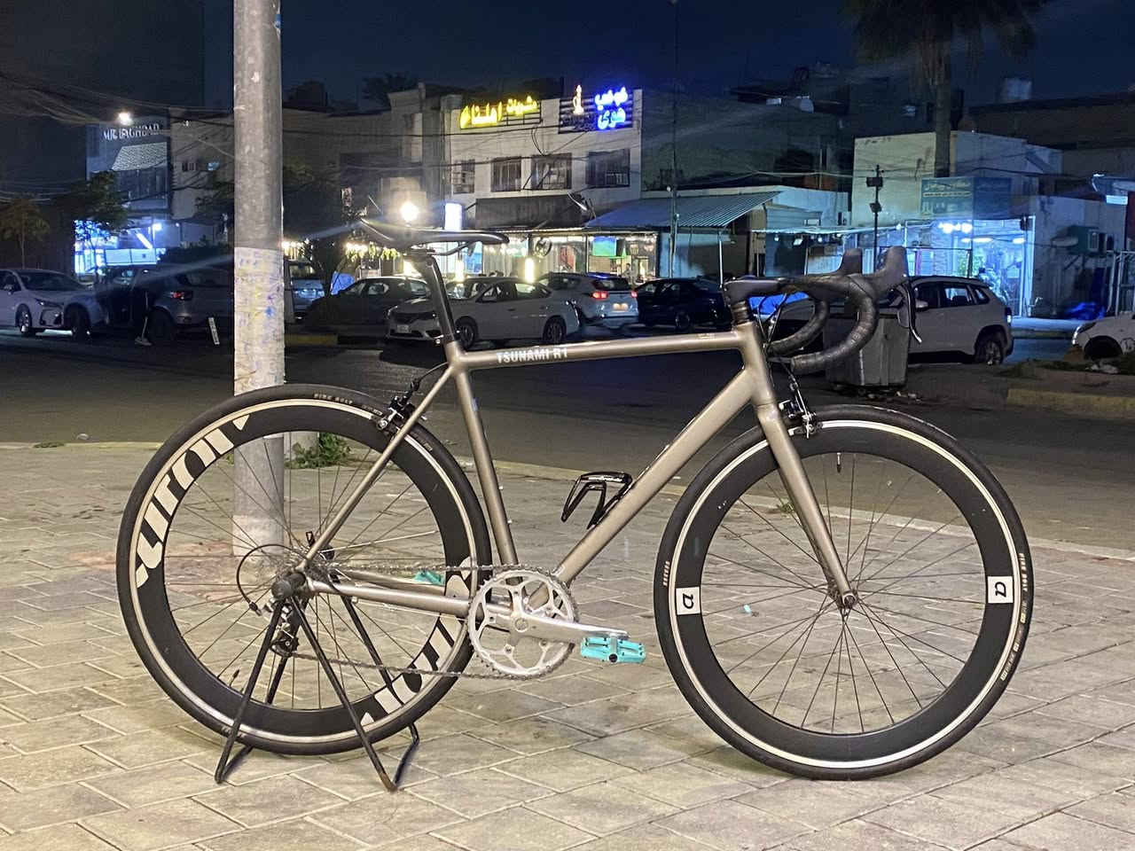 السلام عليكم شلون كباتن الغوالي 🌄 وينهم يدورون قطعة مال جني 🥰😍
متوفر للبيع رود ماركة      TUSNAMI R1 العالمية غنية عن التعريف  فريم المنيوم صب  موديل 2024 دفن بالكامل 🥰🥰 

قياس الفريم /54☺️🤗
سيت الدراجه//  شيمانو ULTEGRA //فئة 6200// عدا  بدالات ماركه LTOO//صينيه  FSA فول نظافة 😍🥰
عدد نمر دراجة/ 10😈💪
فريم الدراجه//  فول الالمنيوم // ستيرن متصل كاربون احترافي🤩//بوري سرج كاربون😊

ويالة الدراجة //  ارتفاع شكل مميز بولبرن صوت طرب عالي فول سلاسة ومتانة 🥰🤩
تايرات دراجة كتان 🤩🥰
نظافة الدراجة 100%*100
  الدراجه للمراوس او بيع سعر 425الف وبيها مجال شراي يدلل 
***********
بغداد شارع فلسطين
