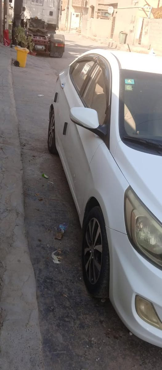 اكسنت موديل 2016
محرك 1400 
نظيفة كلش رقم انكليزي بغداد 
السعر ٨٥ وبيها مجال بسيط 
***********
