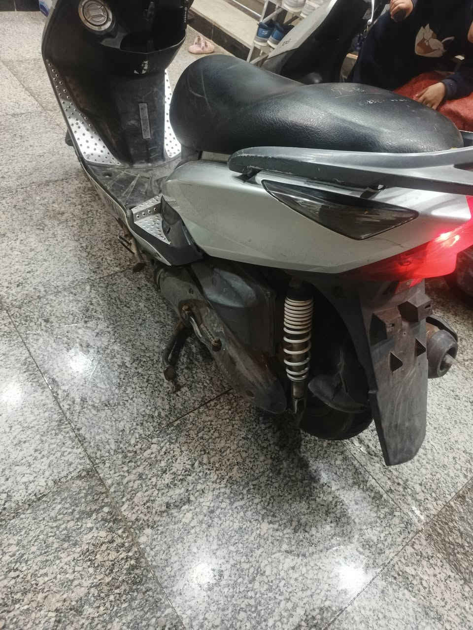 سلام عليكم شباب دراجه ثعلب جتي آر دراجه رمبه جديد صارله 3اشهر من نزلته من ربمه كهربائيته كله شغاله سلف لايت عالي ناصي دبل إشارة شرط مشي طيران 140 وفصله تايرت جدد مالات بلاد سعر 750 وبيه مجال لطيبين مكان البصرة ***********
