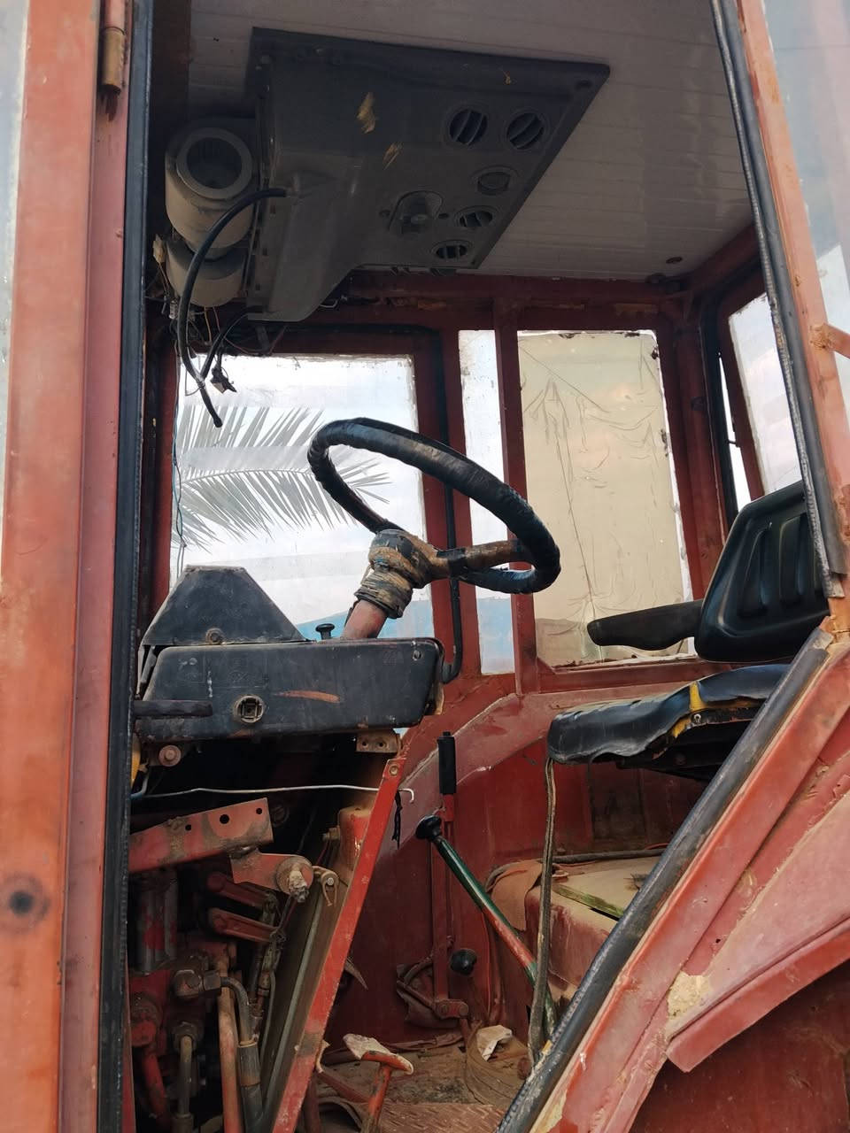 السلام عليكم مكينه بلاروس للبيع  محرك كير واكسل كفاله عامه موديل 2001 بها كتاب شركه المكان ديالى السعر 11 بها مجال رقم الهاتف ***********
