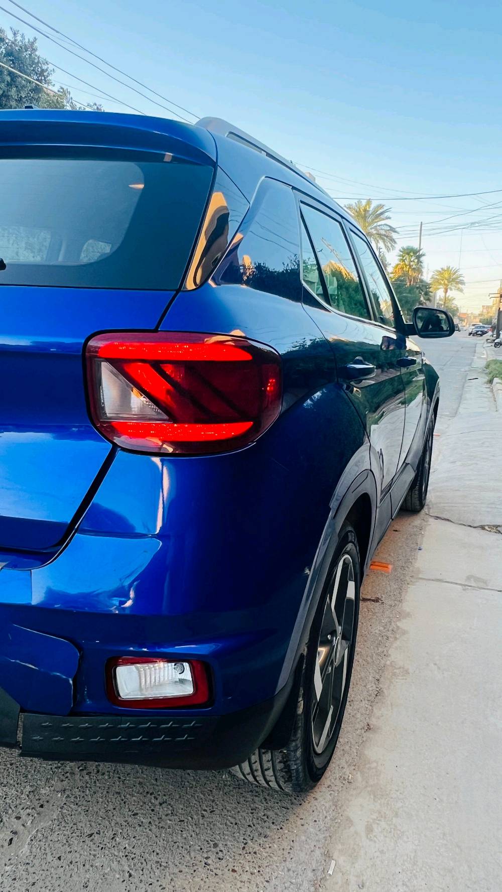 السلام عليكم
🚘 Hyundai Venue 2022 – رقم بغداد باسمي
 مواصفات السيارة :
بصمة أبواب وبصمة تشغيل
تشغيل عن بُعد
مقاعد جلد مطعّم مخمل
رادارات أمامية وجانبية
كاميرا خلفية + شاشة
مقاعد تدفئة وتبريد
الممشى: 22,300 كم
كير محرك تبريد مكينه كفاله عامه 
تخم تاير 
دوخل نظيفه سياره حلو معنا الكمله بل عافيه.
الحالة: حادث سطحي فقط، تم تبديل وصبغ البنيـد، بدون أي ضرر داخلي. الشاصي مكفول، والمحرك 1600 دبل نوزل بحالة ممتازة، ولم يتم تبديل أي جزء أساسي.

💰 السعر: 125 ورقه 
📞 رقم الهاتف: ***********
📍 مكان السيارة: السيدية