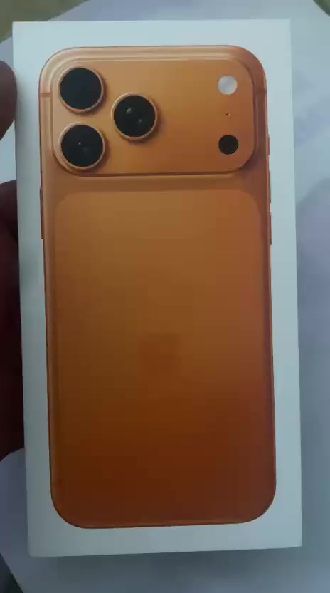 17 برو ماكس ذاكرة 256 لون برتقالي بعده ممفتوح بالباكيت شرق اوسط السعر 2و250 اتصال او واتساب ***********
