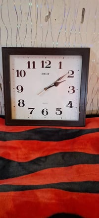 ساعات • للبيع • السعر عالخاص