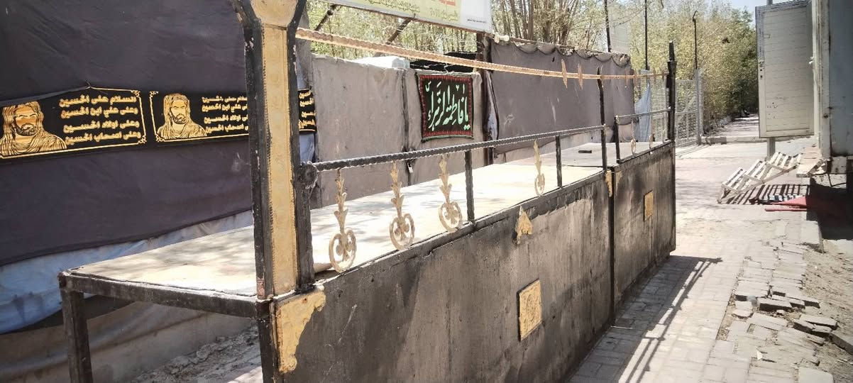 ميز جاي عدد ثنين طوب 6متر ينفصلن واحد عن الثاني نضاف مابيهن ضرر السعر 150الف للتواصل *********** النجف, العراق
