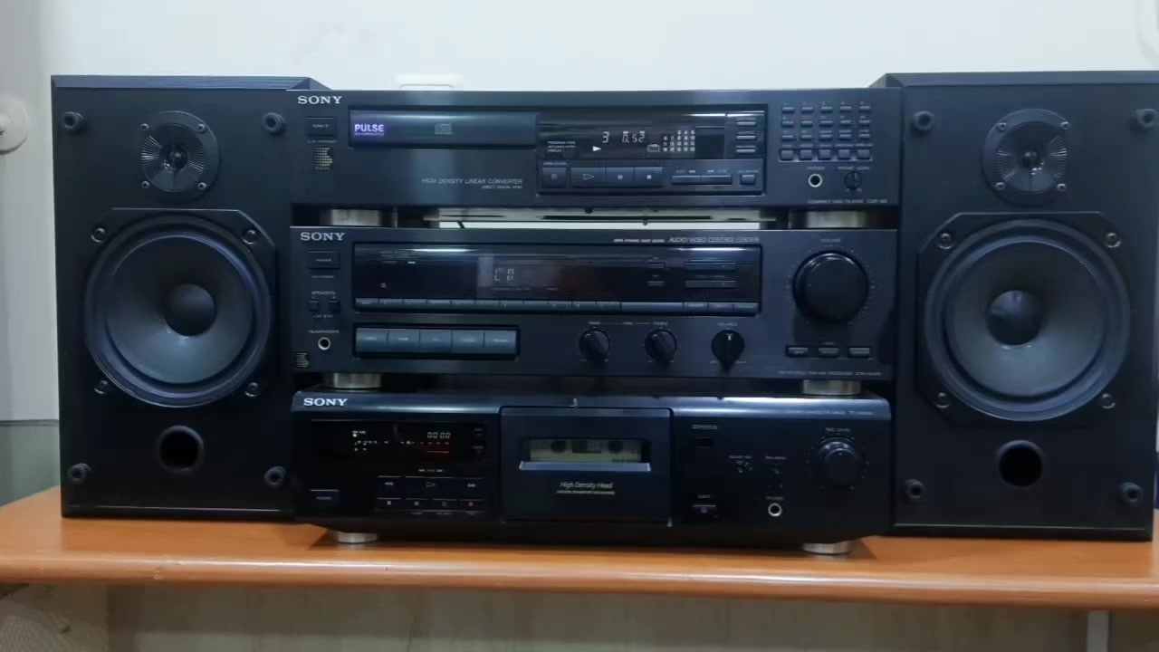 السلام عليكم . من رخصة الادمن المحترم . سستم ماركة SONY سوني حجم لارج يتكون من مسجل كاسيت و أمبليفاير مع راديو ٢ موجة FM & AM مع سيدي امكانية تسجيل على كاسيت و من السيدي او من موبايل او من اي جهاز اخر كهرباء ٢٢٠ النظافة فول بدون اي عيوب على وضع الشركة سعرة ٣٢٥ الف للاتصال والاستفسار *********** مكان كركوك و يوجد توصيل
