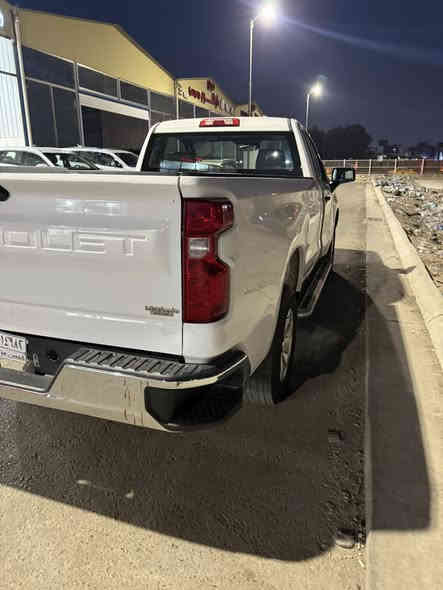 سلام عليكم للبيع شوفر بدي  2023 بدون رقم 
مكينه 8 سلندر حادثها سرقه بس 
معروضه ب175 وبيها مجال متوازي عله بيعتها والله سياره مكلفه ب٢٣٠ عله كمرك الجديد بس متوازي وريد ابيع 
معروضه ب١٧٥ وبيها مجال 
***********
