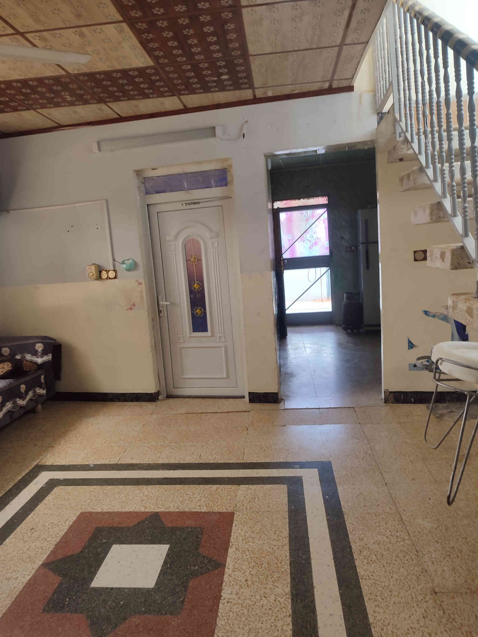 بيت للايجار في حي رجم حديد نواب ظباط ٢٠٠ متر  الاتصال ***********
/*********** سعر الايجار (٢٥٠)الف
