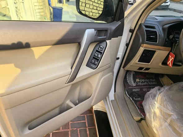 برادو ٢٠١٩ vx  ٦سلندرابيض معروف مواصفات.
سيارة مغلفة ppf مع الزجاج مانع الحرارة نسبة ٩٥٪.
السيارة خالية من الصبغ والسحب والبارد فقط رصعتين اثر حصو وتكحيل الجاملغ الخلفي قليل جدا .
السيارة جني مال بيت جناي فقط تفيده 
تخم اطارات جديد.
ماشية ٤٧ حقيقي اكرر مال بيت السعر ٤٤٠٠٠$
٤٤٠$
***********
فقط افلام الحماية والزجاج مانع حرارة كلف ١٤٠٠$
