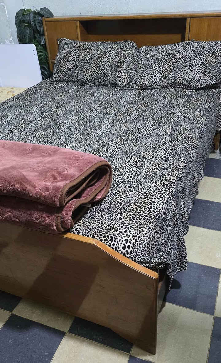 السلام عليكم من رخصت مدير الكروب عندي كنتور سته ابواب ملحق داخل وخارج صاج وجربايه نفرين السعر ٢٢٥ الف وبيه مجال العنوان بغداد الكاظمية رقم الموبايل *********** واتساب
