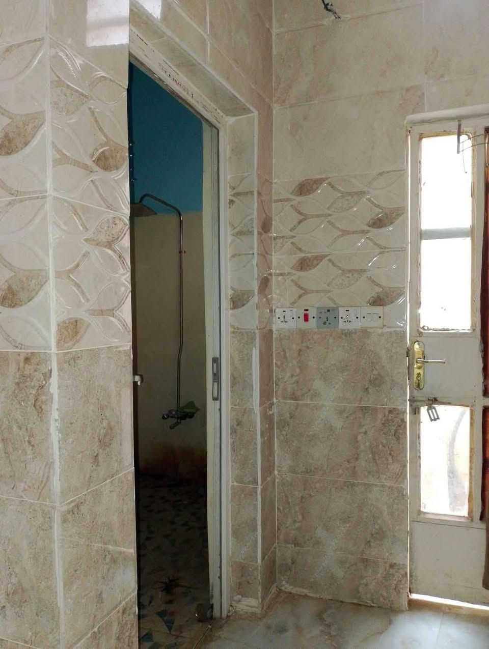 دار للبيع خلف محطة بلدروز الحكومية
المساحة أكثر من ٩٠ متر وجه ٨ ونزال ١٥
يتكون من صحيات خارجية واستقبال وصالة ومطبخ وحمام الطابق الأرضي
الطابق الثاني غرفتين وصاله وصحيات البناء حديت
كله سيراميك جاهز للسكن نوع العقار طابو قرار ٢٥ مكمل معاملة تطويب
السعر ٤٨ ورقة ٤٨ مليون وبي مجال للاستفسار من صاحب الدار 
***********
