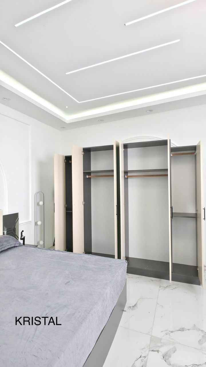 *موديل*كرستال نفرين كريمي و رصاصي  * 

 تقطيع الكنتور مثل الصوره 
♦️ *5 *قطع ابواب* *نفرين*
♦️ *كنتور   *220  سم صافي ظهر 6 ملم  
♦️ *ميزت تواليت نفس الصوره 80 سم 
♦️ *كومدي عدد 2 اناره 
♦️ *سرير *180*200 سم*  

*السعر بالدينار 600الف 🇮🇶🇮🇶 
تركي 🇹🇷اصلي الالستفسار واتساب *********** عين التمور, كربلاء
