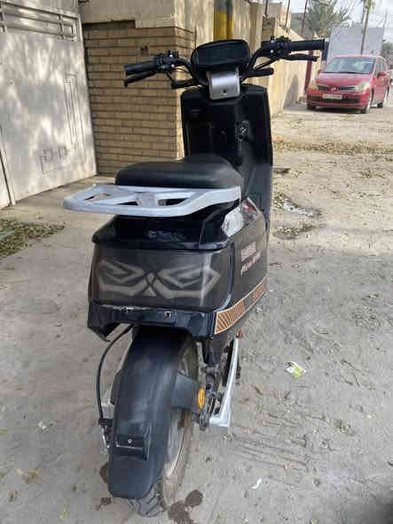 دراجه شحن البيع نضيفه وحلوه كدامك بل صوره بس البقلايت مابي شي بس لاضويه ولاناره بس من تضرب ابريك عادي طبيعي يطلع ضوه وكلشي بي دراجه نضيفه وحلوه امبدله كم بطاريه اصليه سرعه 70 حقيقي مكاني بغداد حي اور رقم *********** السعر600 وبيه مجال حك الجيه
