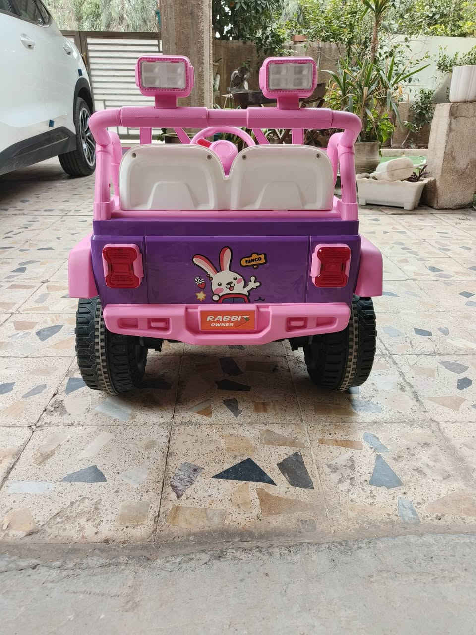 سيارة اطفال مستعملة قليل شهر واحد فقط مع ريموت حجم كبير السعر ١٢٥ الف مكاني بغداد العامرية *********** ***********
