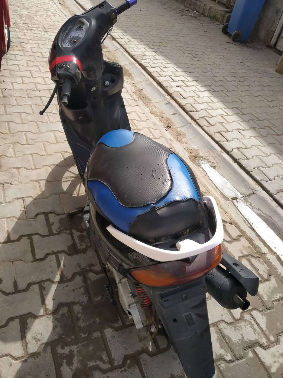 سلام عليكم دراجه للبيع بيهه بس ولفات هندر سلف شغال بس ولفات بيهه رايدهه ميه خمسين وبيهه مجال قليلي مكاني زعفرانيه شارع محهد ***********
