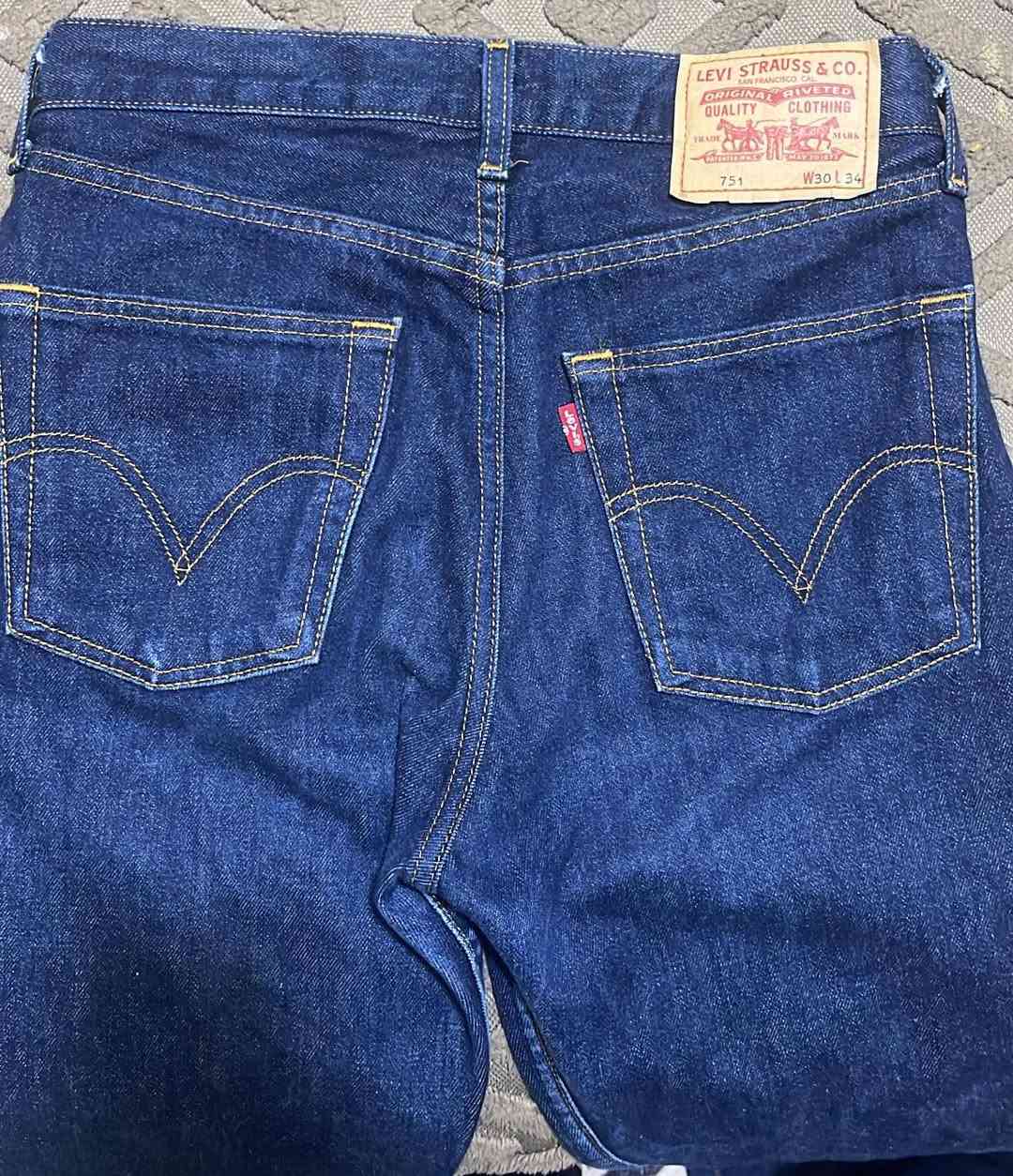 مجموعة بناطير levis اصلية 
الازرك الفاتح W31L34 
النيلي الغامق دنيم بالكامل وصناعة كلش قديمة تلبس قياس W28 L34
الاسود قطعة اصلية مية بالمية مو مستخدمة ابدW29L32

القطع كلها اصلية واكو توصيل لجميع المحافظات
للتواصل وتفاصيل اكثر على الخاص


**إذا كنت صاحب هذا الإعلان وتريد حذفه لأي سبب، رجاءا أرسل رسالة إلى الدعم الفني**