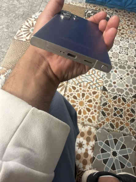 السلام عليكم جهاز s24 الترا
جهاز نضافته ٩٩ ٪؜
ذاكره 1 تيره 
***********
