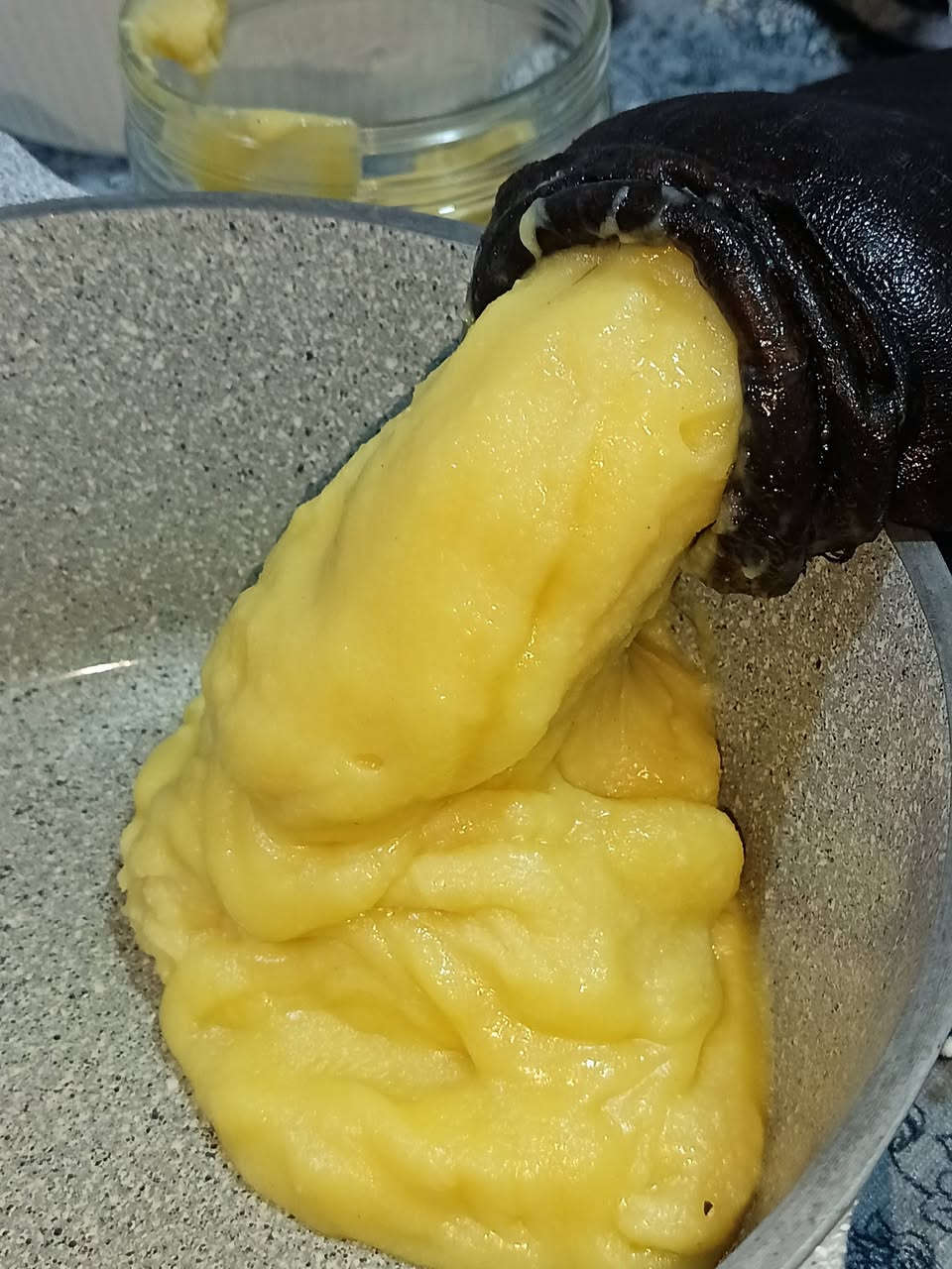 ​🍯 تامی ڕەسەن، گەرەنتی بێوێنە!
ئەگەر بەدوای ڕۆنی کوردی ناوهیزەی پاک و بێ خەوشدا دەگەڕێیت، ئێمە باشترینت پێشکەش دەکەین.
​✨ متمانەی ئێمە لەوەدایە:
تا یەک هەفتە تێستی بکە، ئەگەر بە دڵت نەبوو، یان تامی وەک ئەوە نەبوو کە دەتەوێت، بیگەڕێنەوە و پارەکەت وەک خۆی وەربگرەوە! 🤝
​🚚 گەیاندن و وەرگرتن:
هەم گەیاندنمان هەیە بۆ بەردەم ماڵەکانتان، هەم دەشتوانن خۆتان تەشریف بێنن و لە نزیکەوە بیبینن و بیبەن.
​📞 بۆ داواکردن و زانینی نرخ، پەیوەندی بکەن یان نامە بنێرن 
[***********
