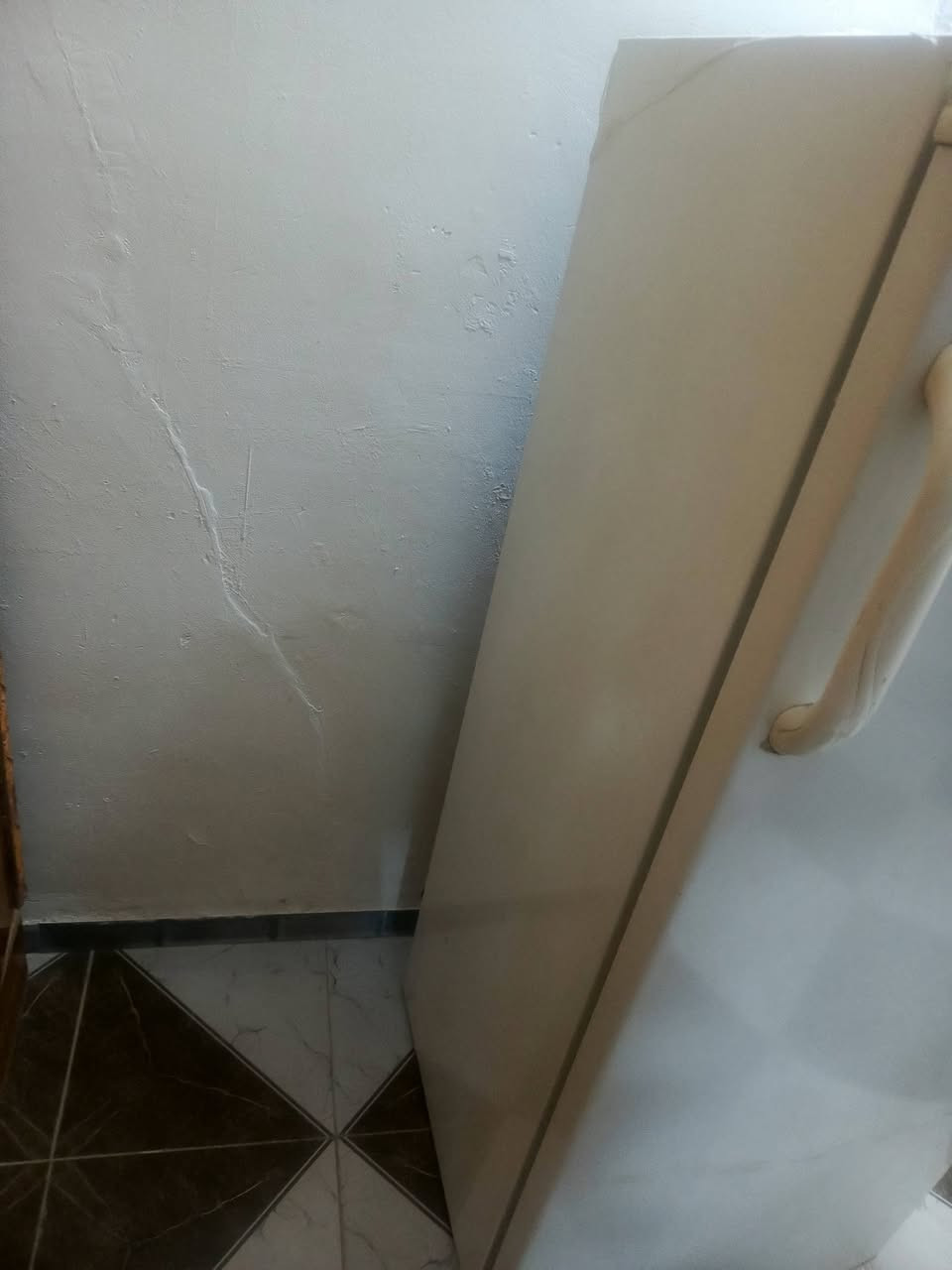 ثلاجة شغالة ونضيفة علفحص السعر 1250للستفسار ***********
