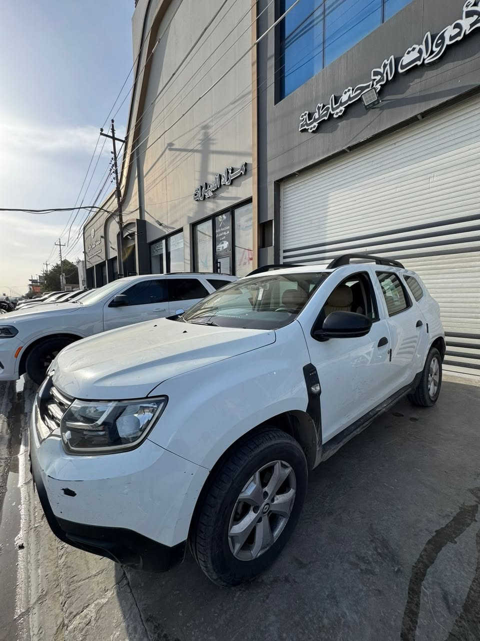 رينو داستر فرنسي  2021
ماشية 52,000 كيلو 
مكفوله محرك وكير 
كير أربع سرعات
محرك سعة 2000cc
اربعه سلندر 
استلام من الشركة
صيانتها وتبديلات زيت المحرك من الشركة
البطاريه  والاطارات جديدة
تدفئة تبريد 
قياس الاطارات  16
لون ابيض
كاميرا خلفية
حساسات خلفية
شاشه اندرويد
مكان السياره بغداد
للاستفسار 
***********
***********
