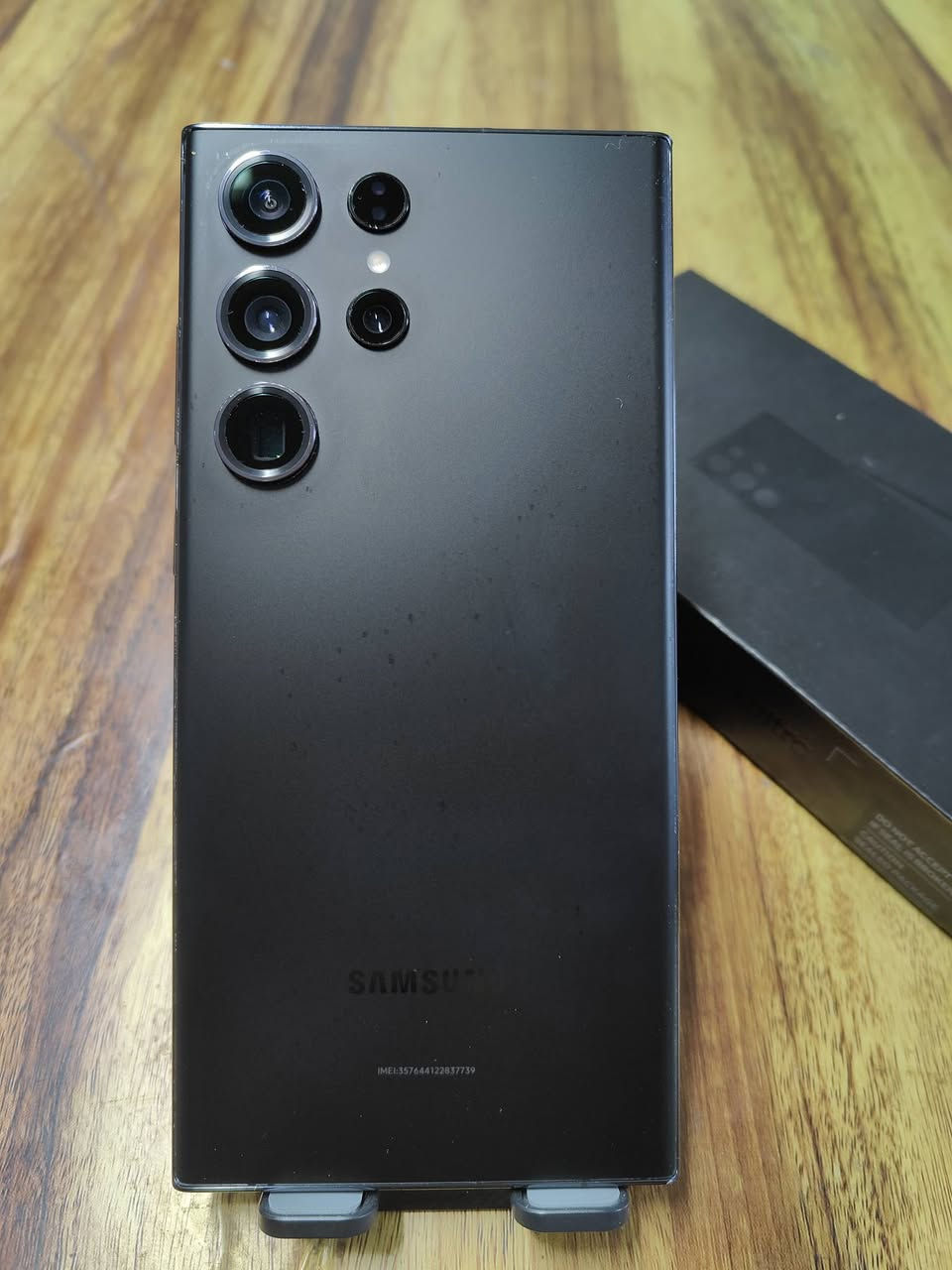 اس 23 الترا أمريكي ذاكرة 512 لون اسود 
نظافة عالية يشغل شريحة عادية وشريحة الكترونية 
سعر 700 نهايته بدون مراوس 
***********
