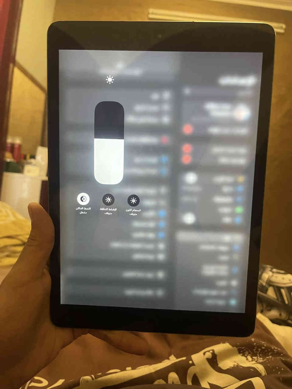 السلام عليكم اخوان ايباد 9 ذاكرة 64 الجهاز امانت الله يخبل مبدل شاشة من النوع الجيد والكامرة بيها ضربة بسيطه 
الأستفسار واتساب رصيد***********
