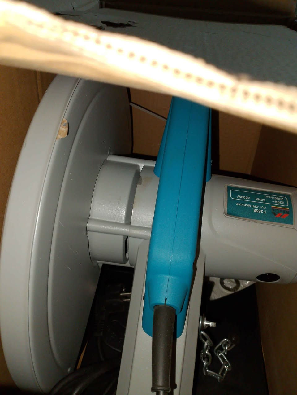 كتر حديد أكبر حجم ماركة BERLIN لوك بالكارتون غير مستخدم قدرة 2000 واط مع ملحقاته. أربيل, العراق


**إذا كنت صاحب هذا الإعلان وتريد حذفه لأي سبب، رجاءا أرسل رسالة إلى الدعم الفني**