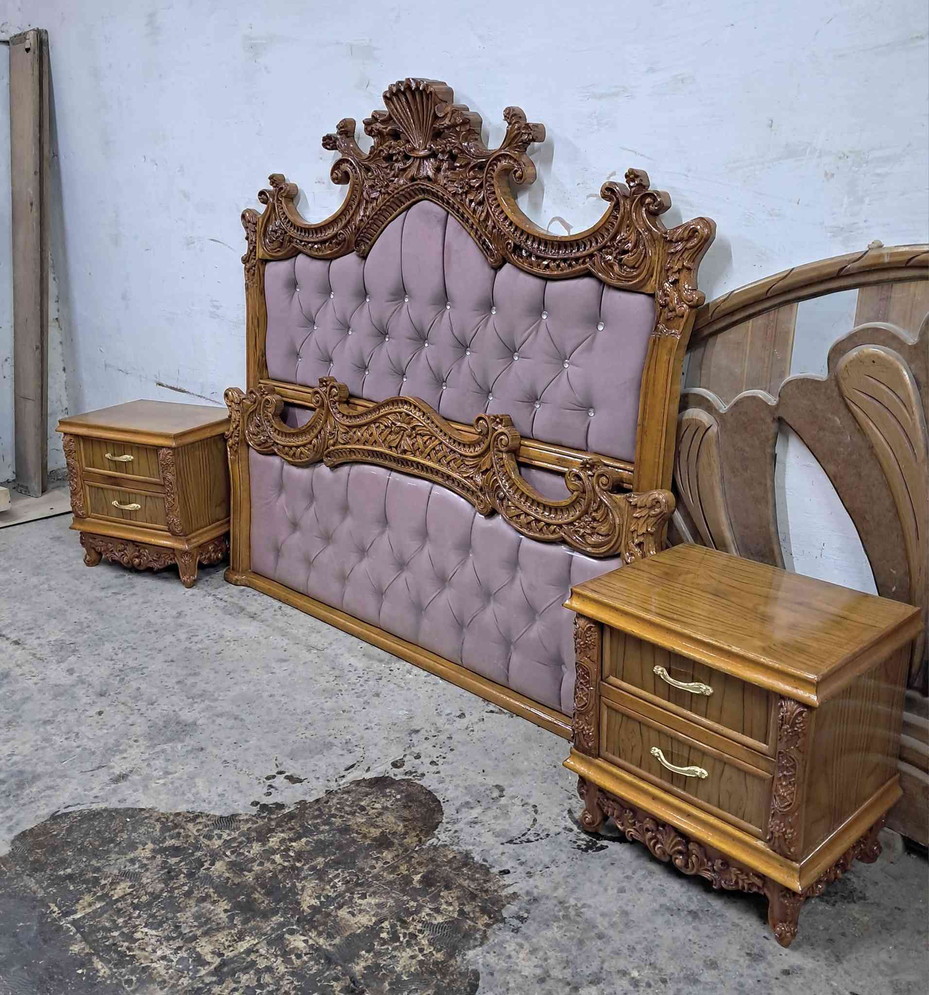 يعلن معرض الموسوي عن وجود غرفه نوم خمسه أبواب وملحق داخل وخارج صاج 5مليم الغرفه نكول مستعمله بس هي جديده مثل ماموجود بصوره جعب الغزال دنك زان مصري ملحق داخلي ارتفاع الكنتور مترين و55نقش زان مصري نوعيه فاخره اي استفسار خاص او الاتصال 
***********
***********واتساب بالعافيه عل الياخذها
