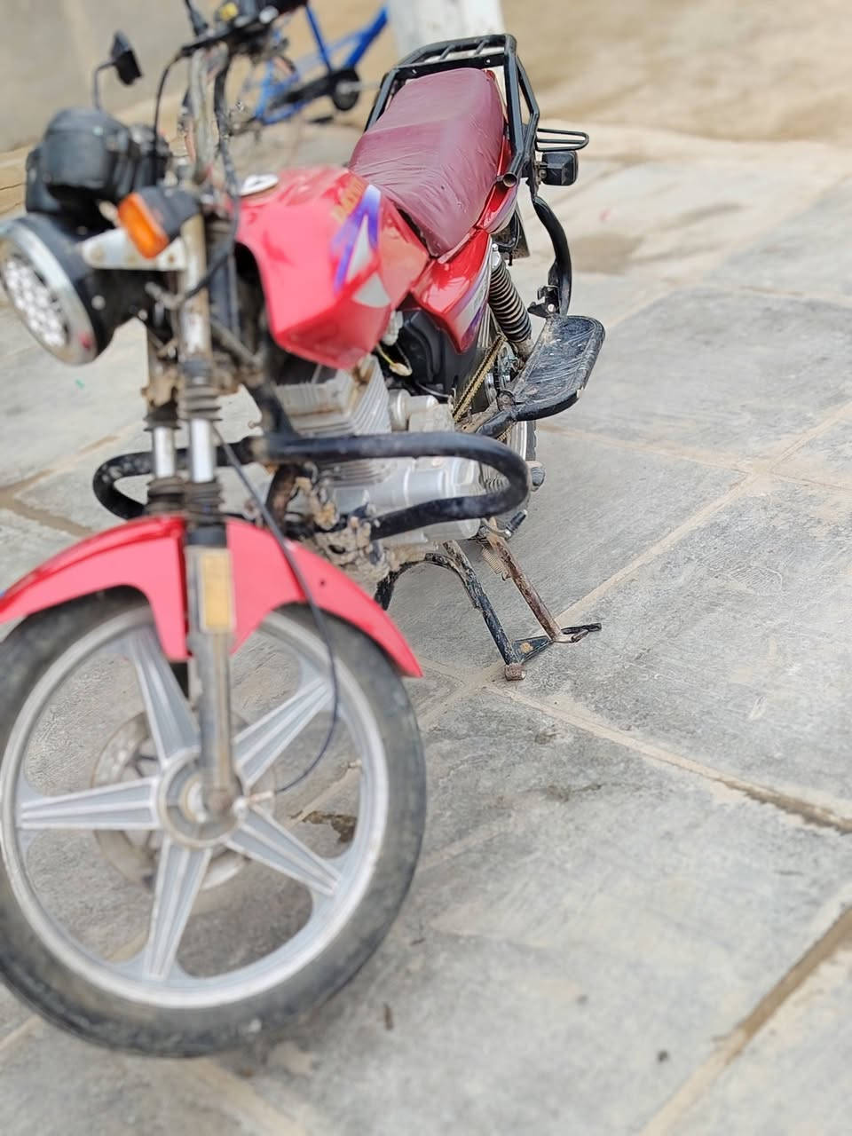 السلام عليكم دراجه دايوان عضم للبيع
دراجه كلك كلك بدون اوراق سعره 450 
مكاني ديوانيه قضاء سومر


**إذا كنت صاحب هذا الإعلان وتريد حذفه لأي سبب، رجاءا أرسل رسالة إلى الدعم الفني**